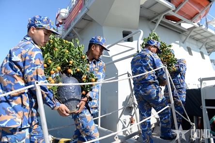 Naval Region 5 brings early Tet to Southwestern waters